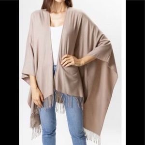 Adrienne Vittadini SO Soft Gold Glitter Taupe Fringed Ruana! One Size. Classic!